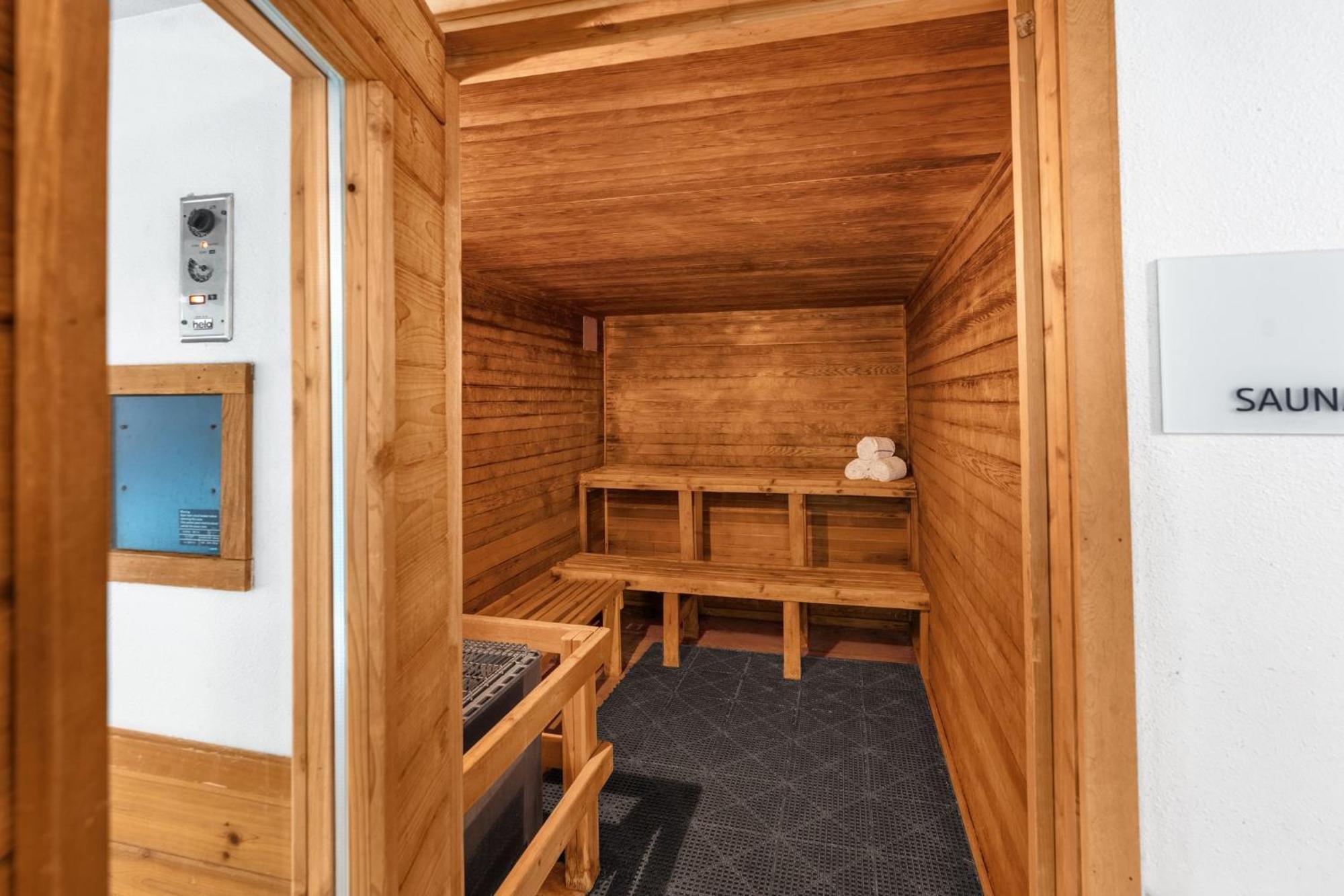 Hotel Express & By Ihg 3*