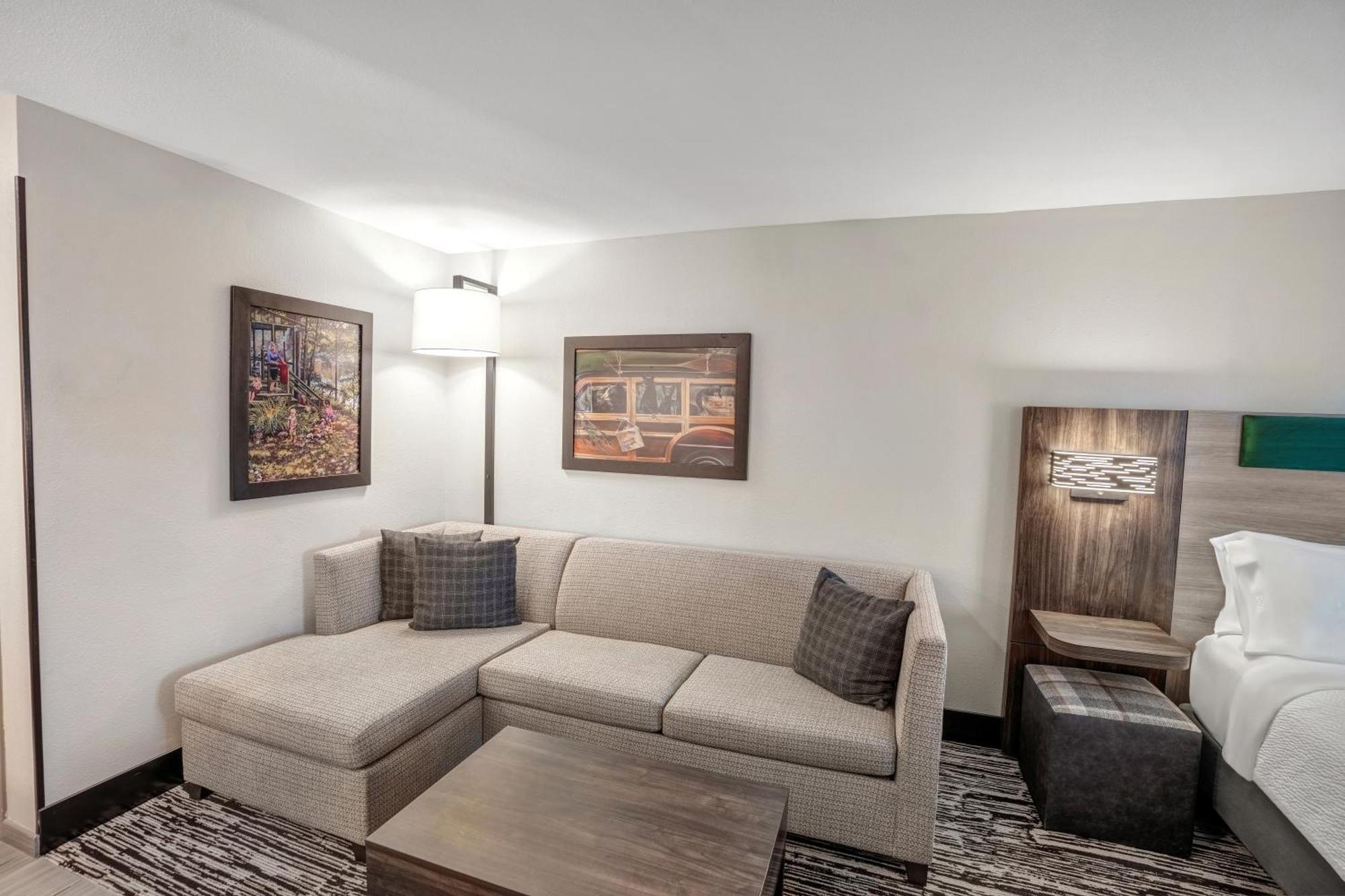 Express & By Ihg 3* Hayward
