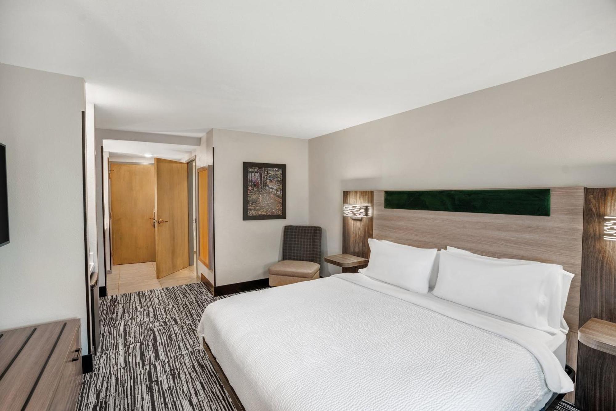 Hotel Express & By Ihg
